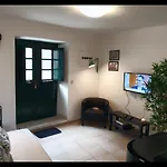 Apartment Home4u - Mouraria Typical Neighborhood *
