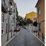 Apartment Home4u - Mouraria Typical Neighborhood *