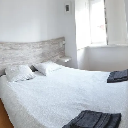 Home4u - Mouraria Typical Neighborhood Apartment Lisbon