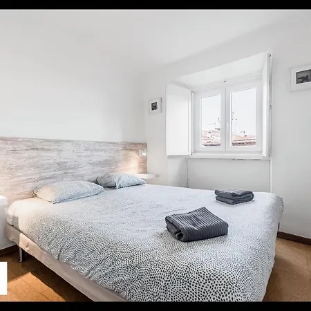 Apartment Home4u - Mouraria Typical Neighborhood *